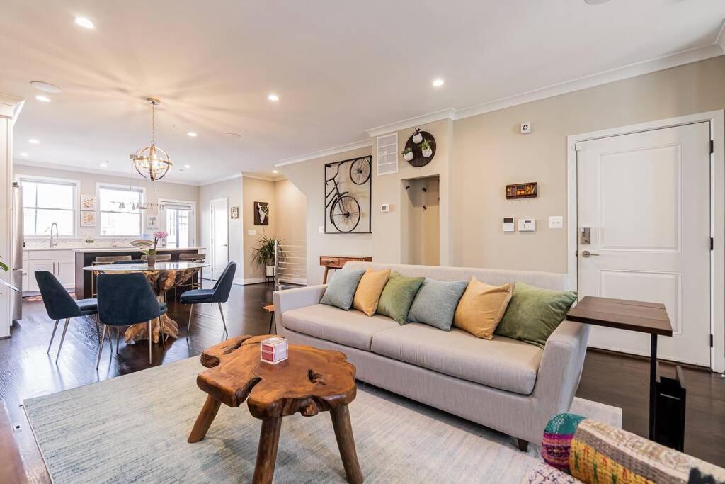 Bougainvillea Dc 2 Bedrooms 2 Bathrooms Plus Den With Twin Sofa Bed And Queen Sofa Bed In Living Room Washington Exterior foto